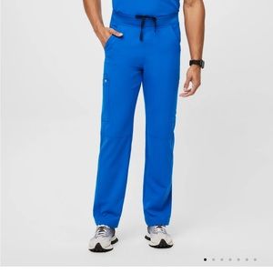 Men’s FIGS cargo scrub pants- medium with short leg